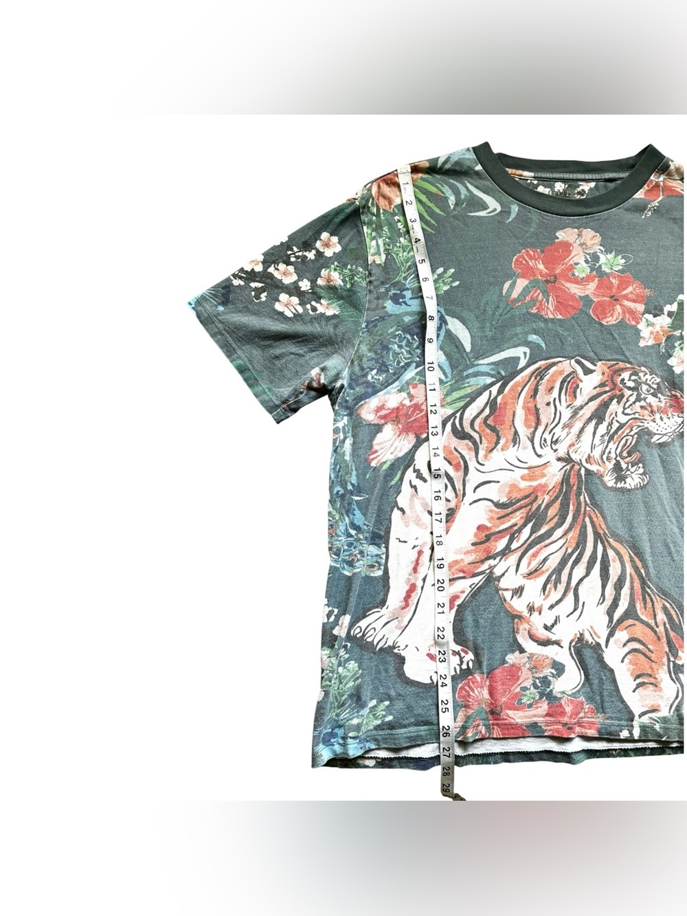 🐯Guess Los Angeles Tropical Tiger & Peacock Graphic T-Shirt - Picture 6 of 8